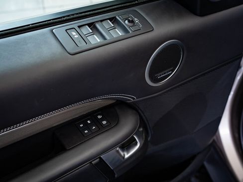 Certified 2024 Land Rover Discovery Metropolitan Edition image 23