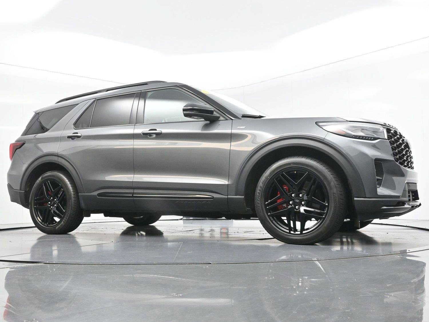 Used 2025 Ford Explorer ST-Line w/ Premium Package RWD image 44