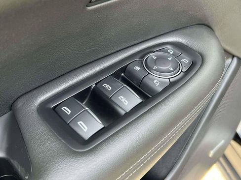 Used 2025 Cadillac XT6 Luxury FWD image 19
