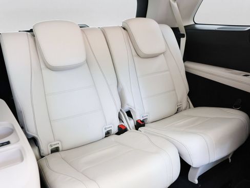 Used 2021 Mercedes-Benz GLS 450 4MATIC image 7