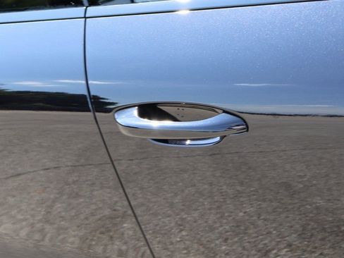 Certified 2025 Porsche Macan AWD/4WD image 16