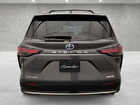 Used 2025 Toyota Sienna Limited image 15