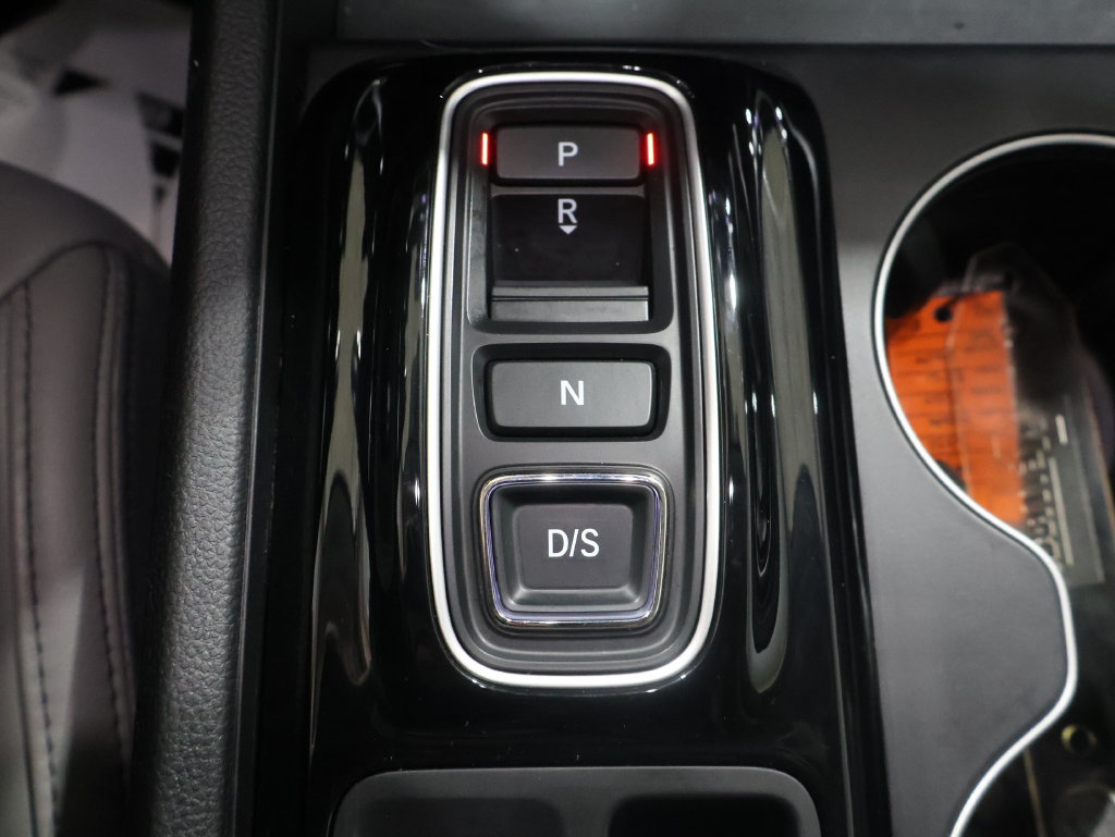 Used 2025 Honda Pilot EX-L image 32