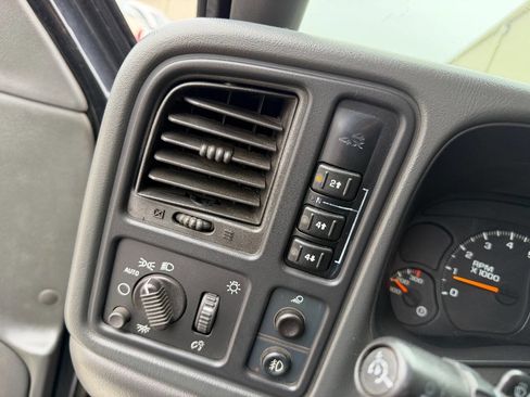 Used 2007 GMC Sierra 2500 SLE w/ Heavy-Duty Power Package image 6