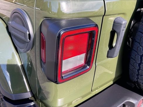 Certified 2022 Jeep Wrangler Unlimited Sahara w/ Cold Weather Group AWD/4WD image 27