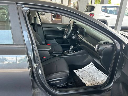 Used 2019 Kia Forte LXS FWD image 5