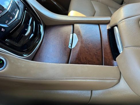 Used 2017 Cadillac Escalade ESV Platinum image 60