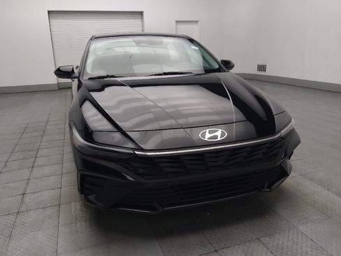 Used 2025 Hyundai Elantra SE FWD image 14