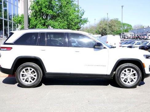 Used 2022 Jeep Grand Cherokee Limited image 4