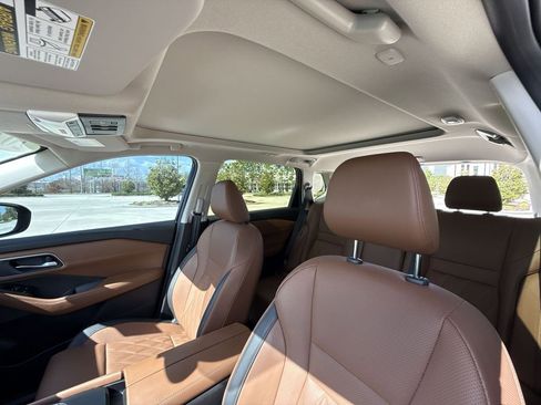 Used 2025 Nissan Rogue Platinum image 16