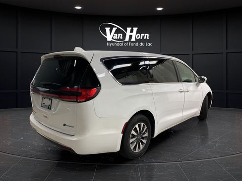 Used 2022 Chrysler Pacifica Touring-L FWD image 7