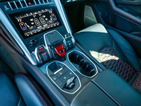 Used 2020 Lamborghini Urus image 65