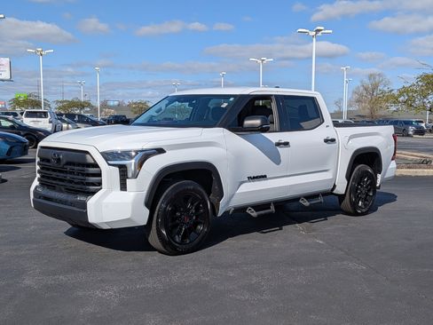 Used 2022 Toyota Tundra SR5 w/ SR5 Convenience Package image 4