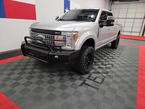 Used 2017 Ford F250 Platinum w/ Platinum Ultimate Package image 3