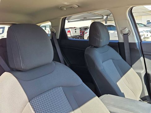 Used 2025 Kia Sportage LX FWD image 18