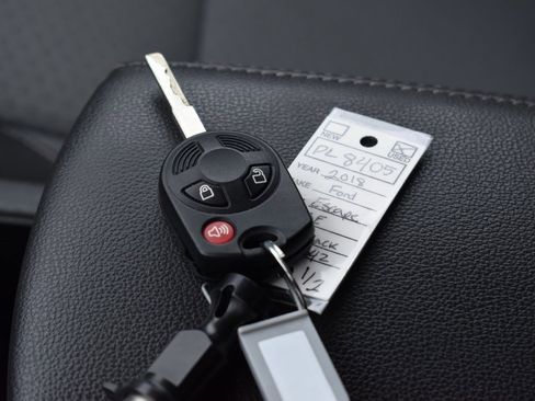 Certified 2018 Ford Escape SE w/ SE Sync 3 Package image 13
