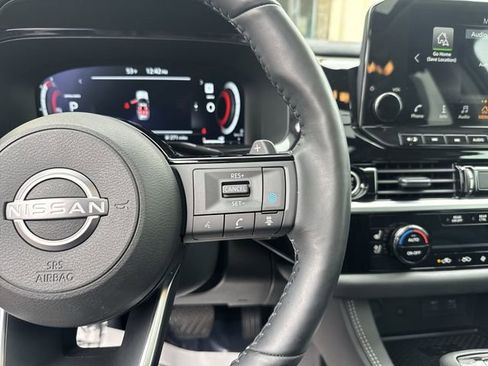 Used 2024 Nissan Pathfinder Platinum image 19