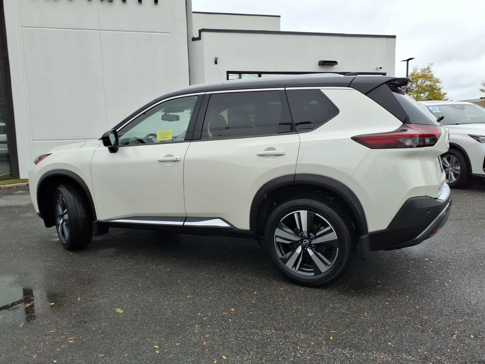 Used 2023 Nissan Rogue SL AWD/4WD image 8