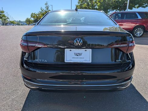 Used 2023 Volkswagen Jetta SEL image 4