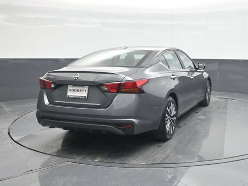 Used 2025 Nissan Altima 2.5 SV FWD image 24