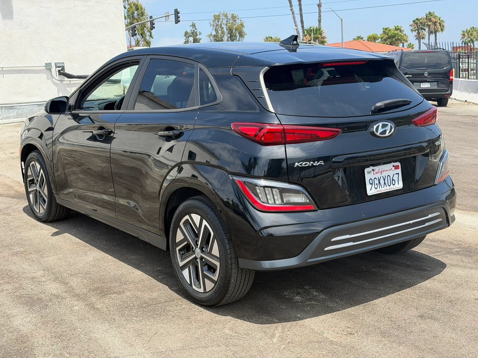 Used 2023 Hyundai Kona Limited FWD image 7