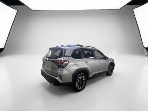 Used 2025 Subaru Forester Premium AWD/4WD image 3