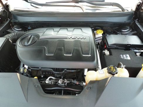Used 2019 Jeep Cherokee Limited AWD/4WD image 13