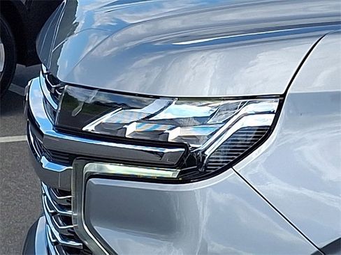 Used 2024 Chevrolet Suburban Premier image 30