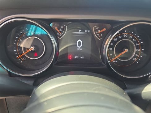 Used 2021 Jeep Gladiator Willys image 16