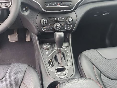 Used 2023 Jeep Cherokee Trailhawk w/ Sun & Sound Group AWD/4WD image 20