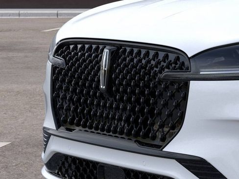 New 2026 Lincoln Aviator AWD w/ Jet Appearance Package image 17