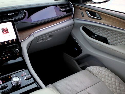 Used 2022 Jeep Grand Cherokee Summit w/ Advanced Protech Group IV image 25