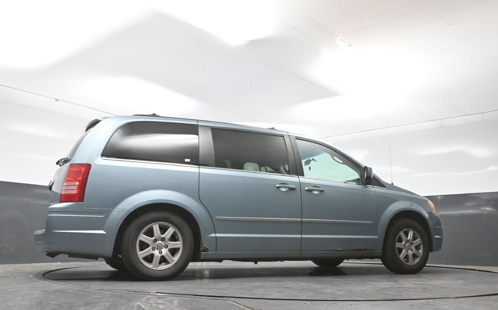 Used 2010 Chrysler Town & Country Touring FWD image 22
