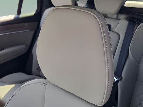 Certified 2026 Volvo XC90 B6 Plus w/ Protection Package Premier AWD/4WD image 13