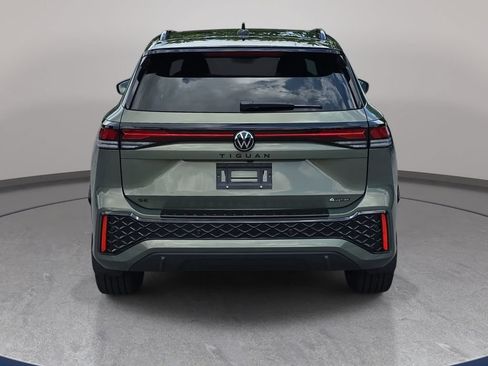 Used 2025 Volkswagen Tiguan SE R-Line AWD/4WD image 6
