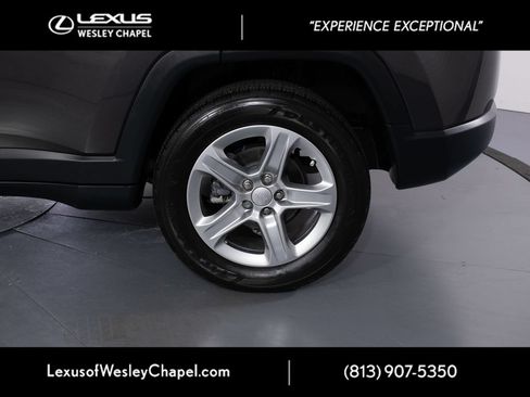 Used 2023 Jeep Compass Latitude w/ Convenience Group AWD/4WD image 8