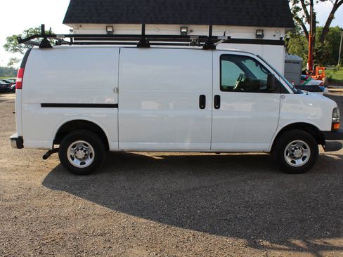 Used 2015 Chevrolet Express 3500 RWD image 4