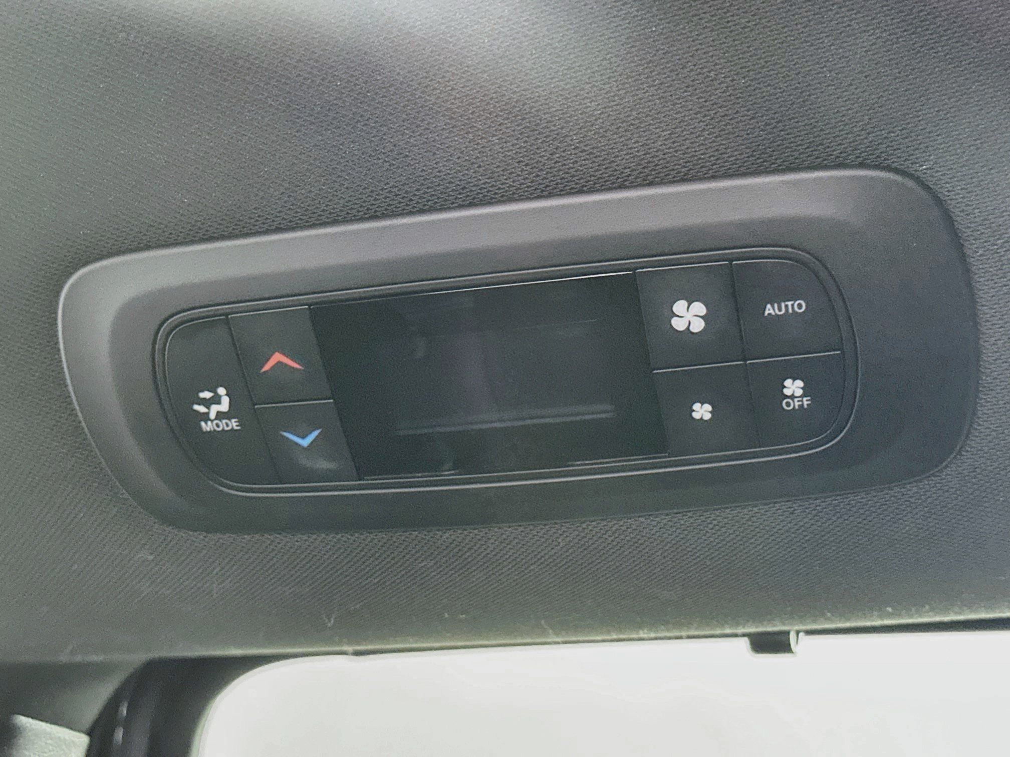 Used 2025 Chrysler Pacifica Select FWD image 26