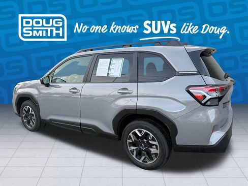 Used 2025 Subaru Forester Premium image 2