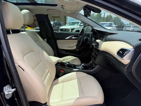 Used 2017 INFINITI QX30 Premium w/ Navigation Package AWD/4WD image 28