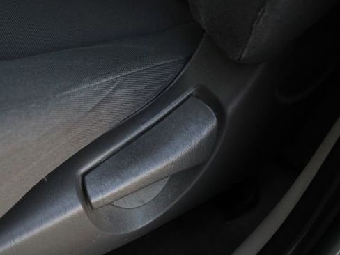 Used 2010 Ford Escape XLS AWD/4WD image 3