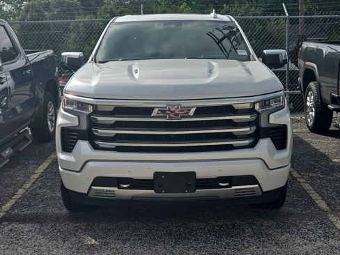 Used 2024 Chevrolet Silverado 1500 High Country w/ High Country Premium Package AWD/4WD image 5