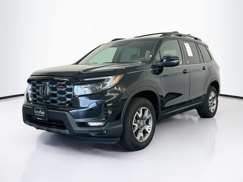 Used 2023 Honda Passport TrailSport image 3