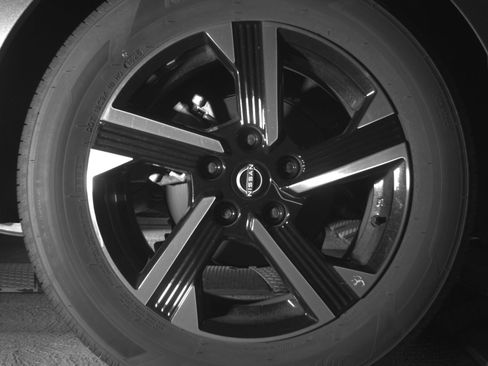 Used 2025 Nissan Sentra SV FWD image 15