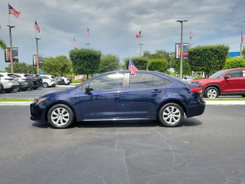 Used 2025 Toyota Corolla LE w/ Convenience Package FWD image 7