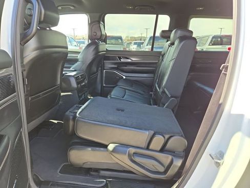 Used 2024 Jeep Wagoneer L Series III w/ Flexible Seating Group image 30