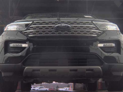 Used 2023 Ford Explorer Limited w/ Equipment Group 301A image 4