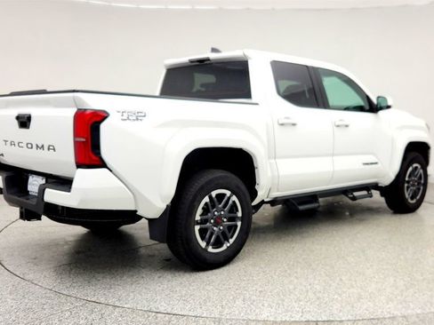 Used 2024 Toyota Tacoma TRD Sport AWD/4WD image 5