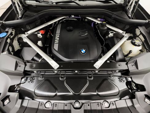 Used 2023 BMW X7 xDrive40i w/ M Sport Package image 8