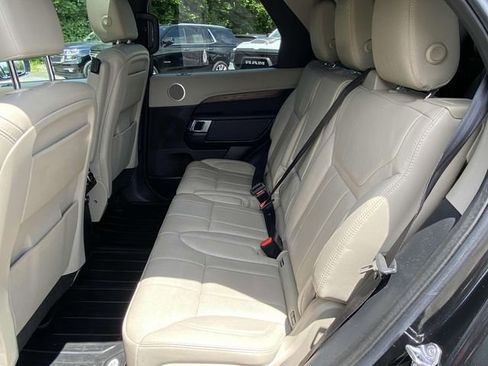 Used 2018 Land Rover Discovery HSE image 19